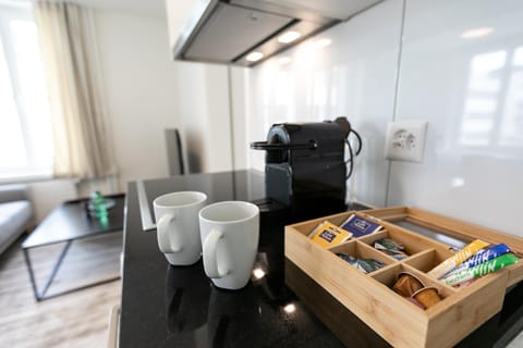 Coffee/tea facilities, Kitchen or kitchenette, oven