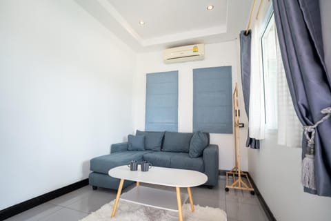 Living room, Seating area, air conditioner