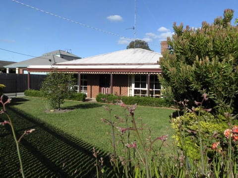 Dunstans Guest House Bed and Breakfast in Ballarat
