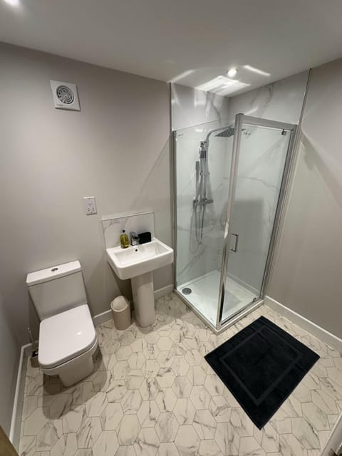 Shower, Toilet, Bathroom