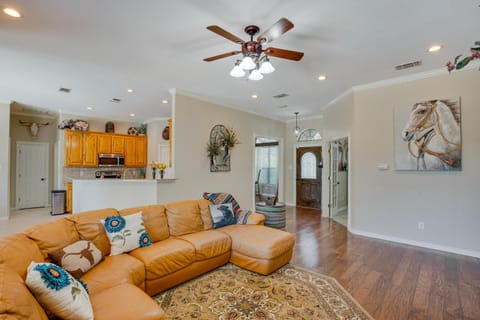 Sunny Stephenville Home with Pool 4 Mi to Downtown Maison in Stephenville