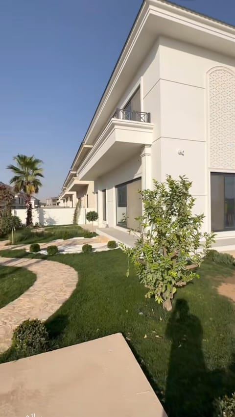 فلل للإقامة العائليةمع كافة المرافق بإطلالة على الشاطئ Villa in Ras al Khaimah