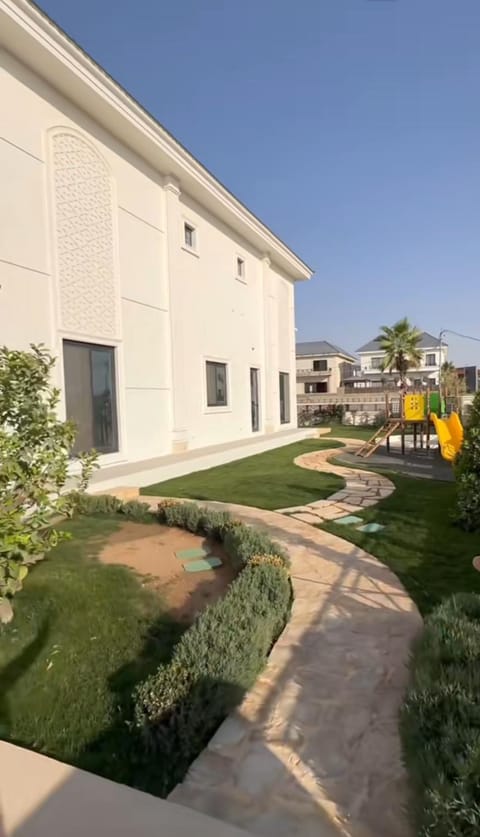 فلل للإقامة العائليةمع كافة المرافق بإطلالة على الشاطئ Villa in Ras al Khaimah