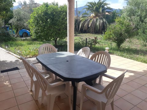 Patio, Dining area, Garden view