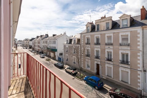 Facade/entrance, Neighbourhood, View (from property/room), Balcony/Terrace, City view, Street view, Location