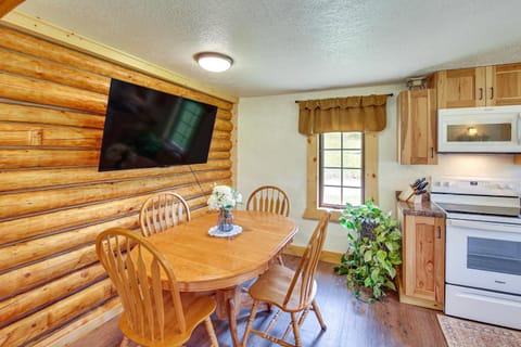 Remote Custer Cabin with Fire Pit and Near State Park! Maison in West Custer Township