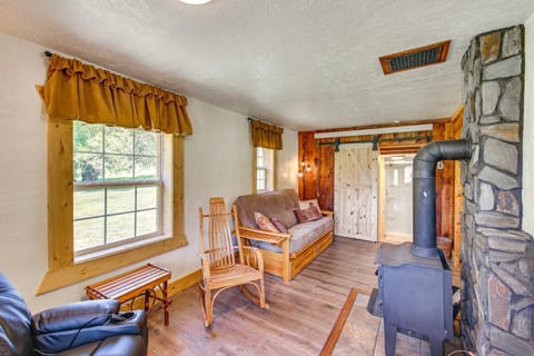 Remote Custer Cabin with Fire Pit and Near State Park! Maison in West Custer Township