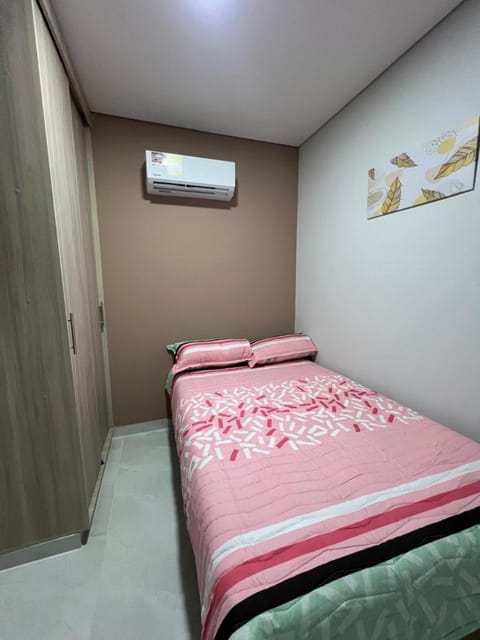 Bed, Photo of the whole room, Bedroom, air conditioner