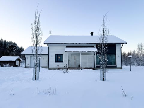 Property building, Day, Winter