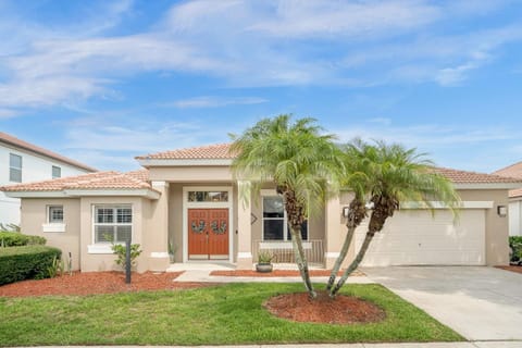 Upstay - Waterside Home with Pool and Hot Tub House in Kissimmee