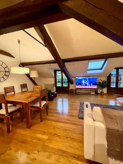 TV and multimedia, Living room, Dining area