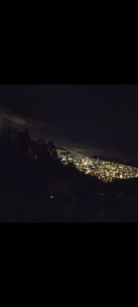 CASA EN LA MONTAÑA ed House in Quito