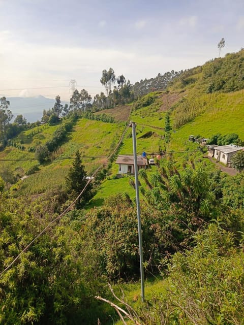 CASA EN LA MONTAÑA ed House in Quito