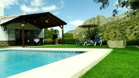 Day, Natural landscape, Garden, Garden view, Mountain view, Pool view, Swimming pool, sunbed