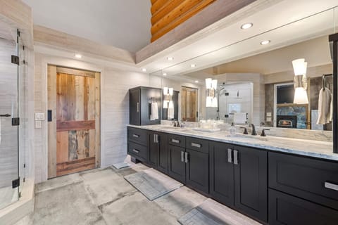 Heavenly Mountain Chalet House in Whitefish