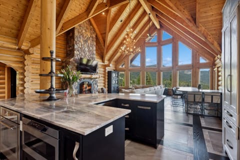 Heavenly Mountain Chalet House in Whitefish