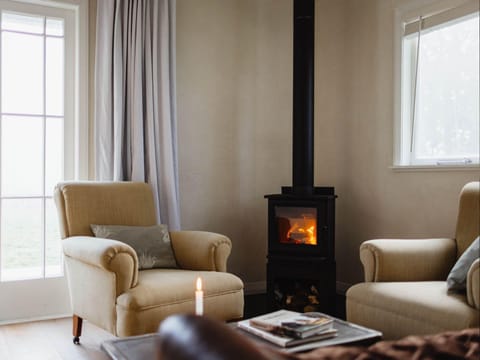 Living room, Seating area, fireplace