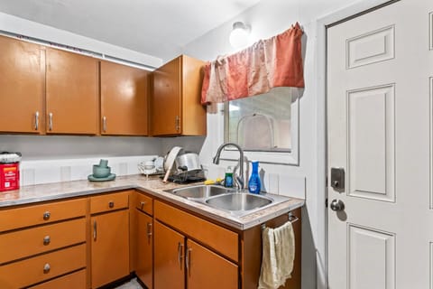 Kitchen or kitchenette, pet friendly, stove