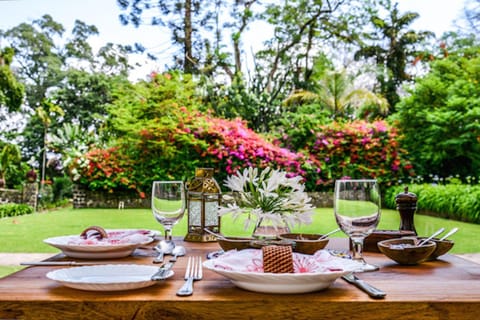 Restaurant/places to eat, Garden, Garden view