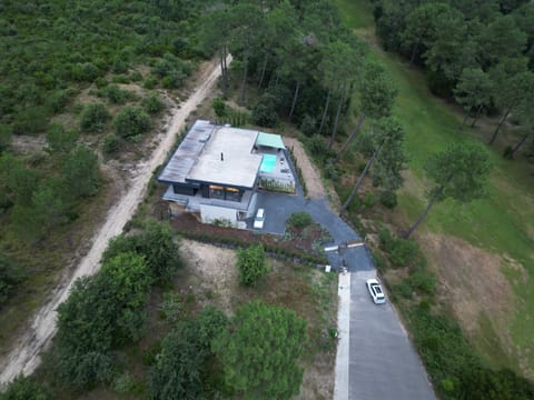 Neighbourhood, Bird's eye view, Golfcourse, Quiet street view