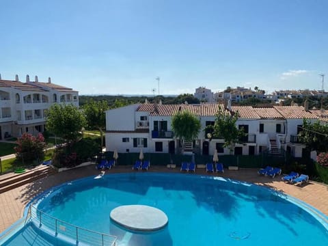 Pool view, Swimming pool, sunbed