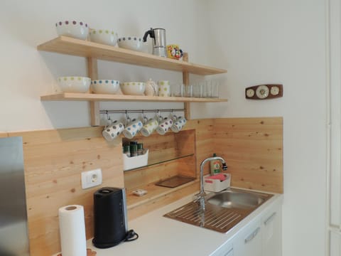 Coffee/tea facilities, Kitchen or kitchenette