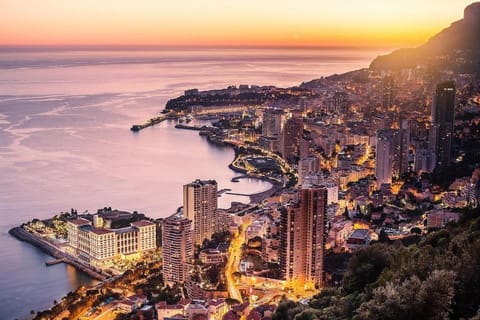 Aux portes de Monaco spacieux 4 pièces Parking Apartment in Roquebrune-Cap-Martin