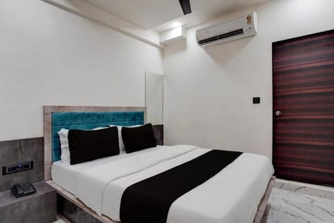 Bed, Photo of the whole room, Bedroom, air conditioner