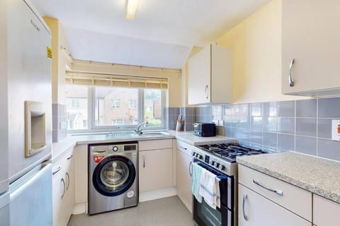 1Bed Maisonette with Free Parking in Crystal Palace House in London Borough of Croydon