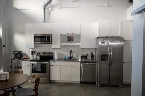 Amazing Urban Loft Free Parking Close To Mayo Apartment in Rochester