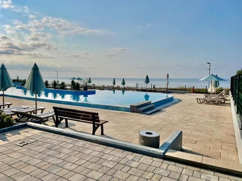 Sea view, Swimming pool, sunbed