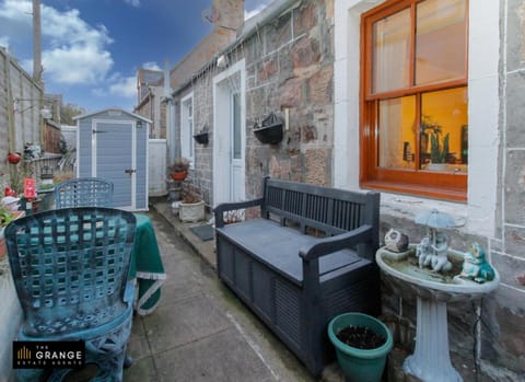 Patio, Seating area