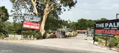 Day, Property logo or sign, Street view