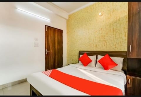 Paradise Residency Hotel in Gurugram