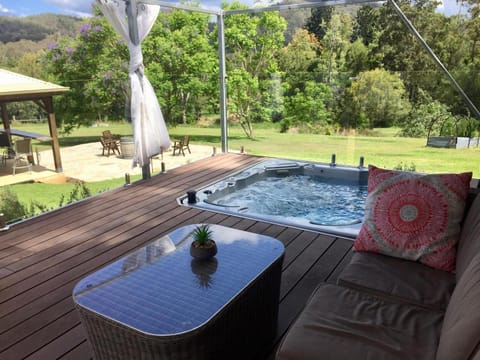 Tuckers Retreat Luxury tent in Canungra