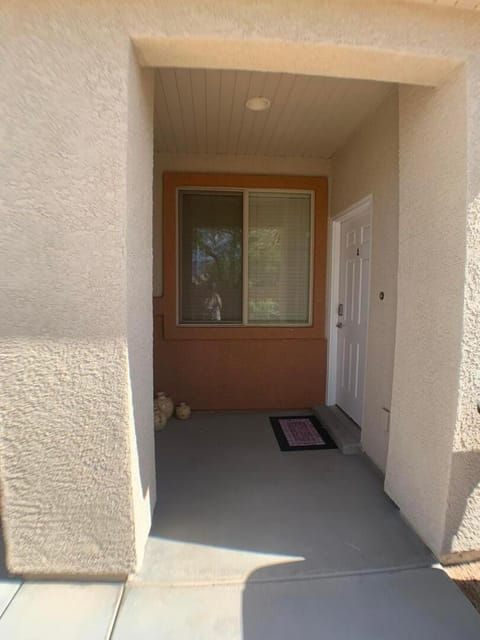 Applewood Retreat House in Mesquite