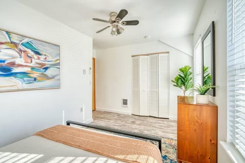 Stay Portland Collection - Alberta Arts Luxury, Sleeps 6, Walk Score 99 House in Portland