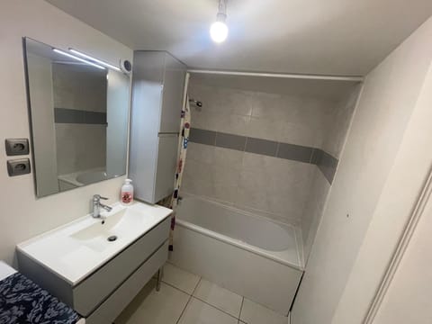 Appartement près de Montpellier avec jacuzzi privatif optionnel Apartamento in Gignac