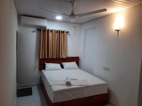 Shower, Toilet, Bed, Bathroom, Bedroom, children, young children, older children, group of guests, Family, internet, room service, soundproof, towels, air conditioner