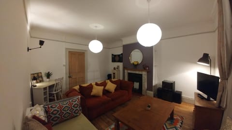 Communal lounge/ TV room, Living room, Seating area, Evening entertainment