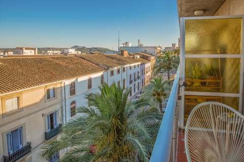 Property building, Day, View (from property/room), Balcony/Terrace, City view