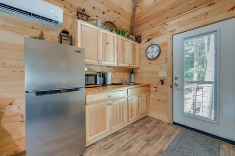 Cosby Wilderness Cabin Studio with Shared Fire Pit Apartment in Cosby