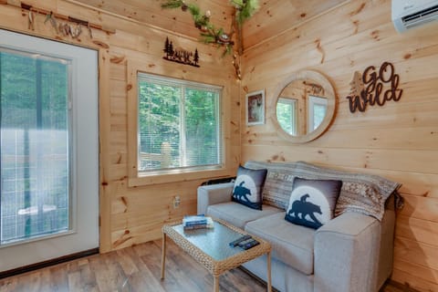 Cosby Wilderness Cabin Studio with Shared Fire Pit Apartment in Cosby