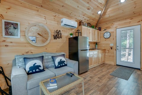 Cosby Wilderness Cabin Studio with Shared Fire Pit Apartment in Cosby