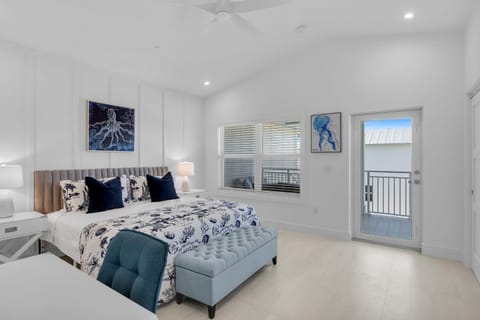 Islamorada home, ocean views, playroom, near Tiki Bar, pool, and boat dockage, ultimate Keys getaway home House in Islamorada