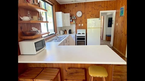 Peaceful Huskisson Retreat - Pet Friendly House in Huskisson