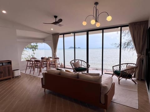 Bright & spacious villa in Hin Kong beach Villa in Ko Pha-ngan Sub-district