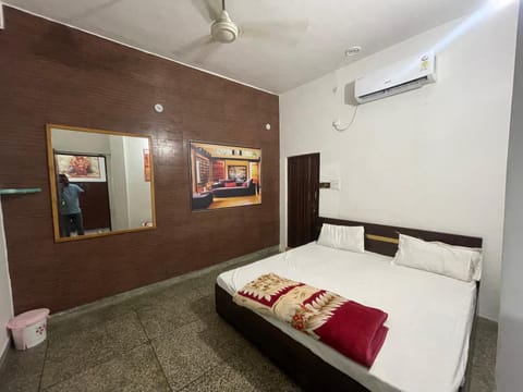 Bed, Photo of the whole room, Bedroom, fireplace, room service, room service, air conditioner