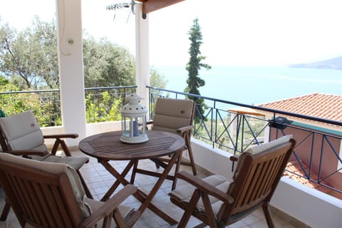 View (from property/room), Balcony/Terrace, Seating area, Dining area, Sea view