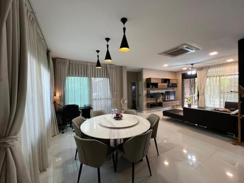 Build the dreams House 新機場附近 MEGA商場 Villa in Bangkok